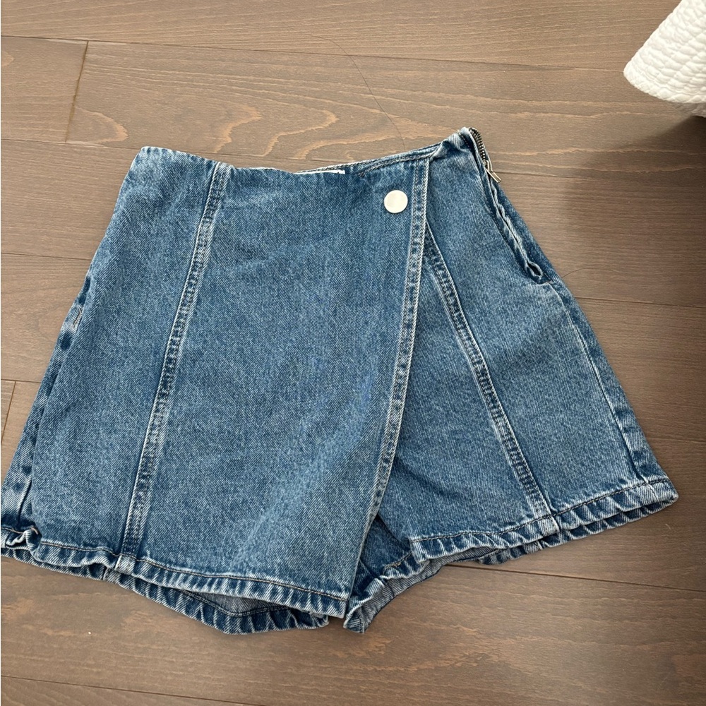 Stradivarius Blue Skorts with High-Waisted Fit